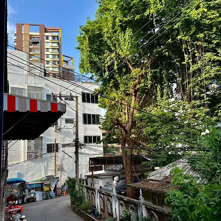 Crew Bangkok Hostel On 3Rd Floor Near Mrt